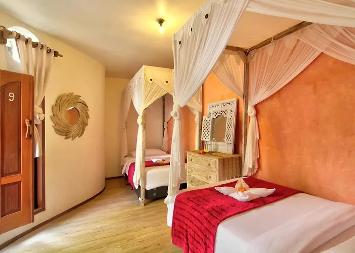 Sannyas Boutique 3*